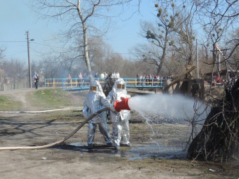 Киевская область: в рамках Дня патриотически-духовного воспитания детей спасатели провели урок безопасности для детей