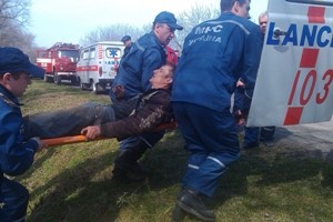 Днепропетровская область: спасатели освободили из автомобиля 2-х пострадавших и тело погибшего в ДТП