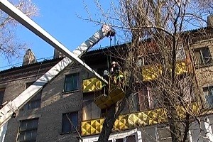 Луганск: спасатели предотвратили разрушение 5-этажного дома