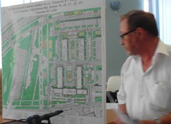 Футбольное поле на Северной стороне передадут городу. И построят детский сад