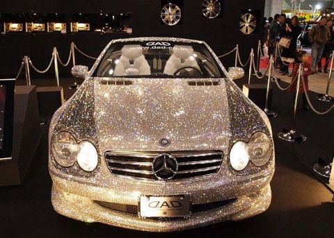 � �� ����� �� ���� ����������-������� ������ Mercedes � ������� �� Swarovski?