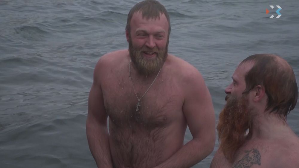 Около 200 «моржей» со всей России собрались в Балаклаве на 23 февраля