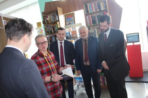 Москва «заставит» севастопольцев читать