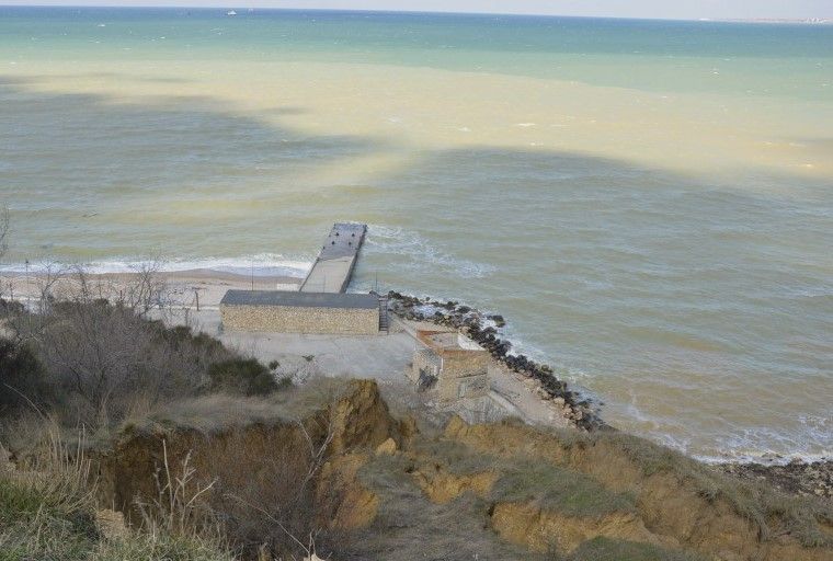 Оползень под Севастополем: грунт сдвинулся в море на 15 метров