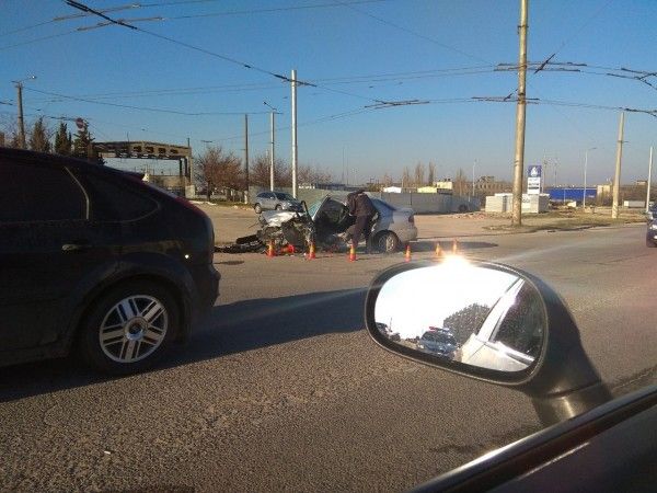 ДТП в Севастополе: возле крупного торгового центра произошла страшная авария
