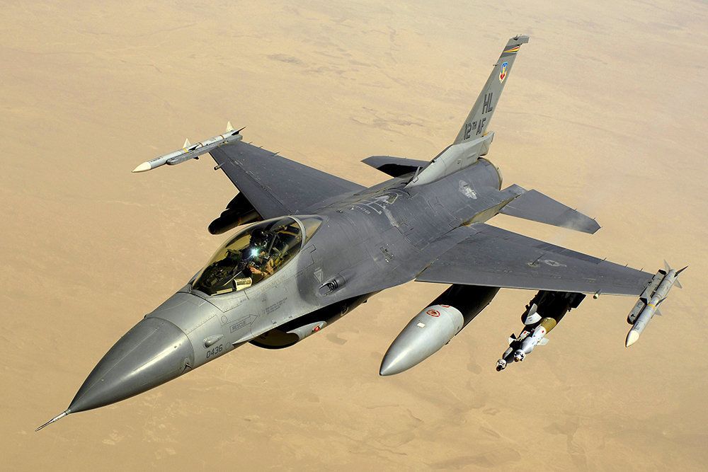 ����������� F-16 ���������� ��� ����