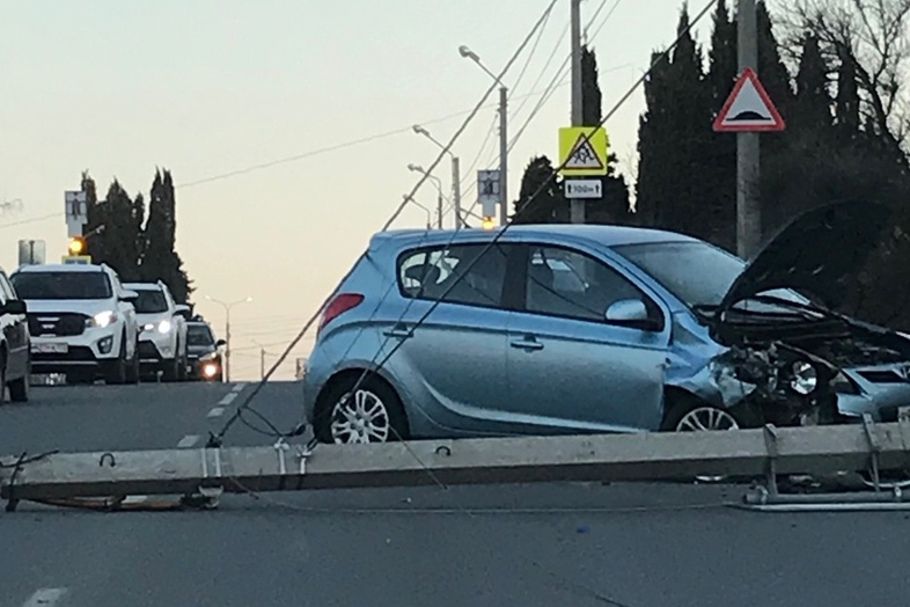 «День столбов» в Севастополе: автомобили «обесточили» город