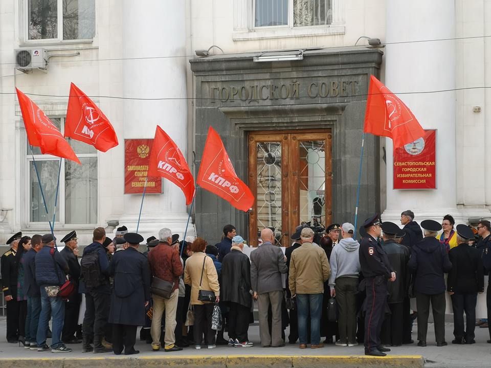Губернатор Севастополя спровоцировал пикет против «Единой России»