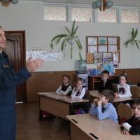 Безопасность прежде всего. Инспекторы Центра ГИМС МЧС России по городу Севастополю проводят уроки для школьников
