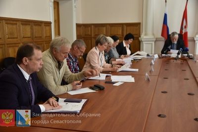 Депутаты на заседании бюджетной комиссии рассмотрели вето Губернатора на закон об изменении трехлетнего бюджета