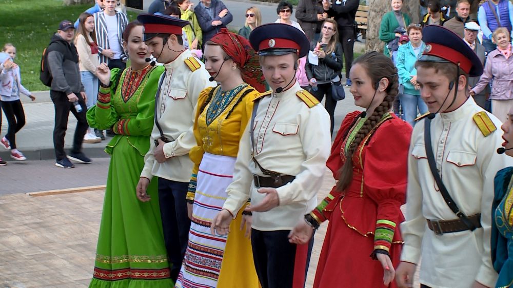 В Севастополе прошла молодёжная акция «Дороги, которые нас объединяют»