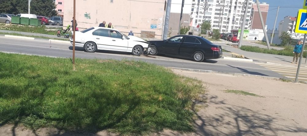 BMW � Mercedes ���������� ������� ����� �� ������� �����������