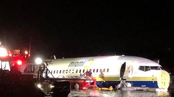 �� ������� Boeing 737 � ����������� ���� � ����