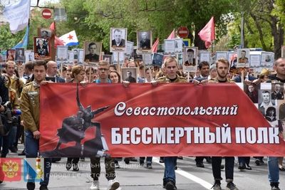 ФОТОРЕПОРТАЖ. В колонне «Бессмертного полка» прошли десятки тысяч севастопольцев
