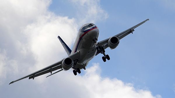 Sukhoi Superjet 100 c ��������� ������� ��� �� ������������