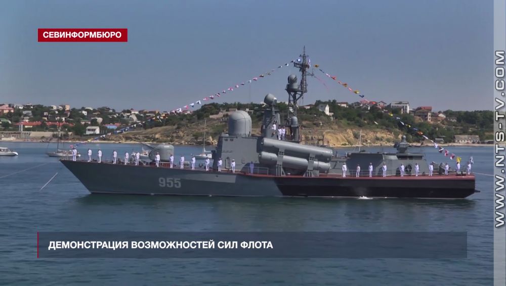 Взлёт и посадка на палубу «Адмирала Эссена» – новый эпизод парада на День ВМФ в Севастополе – Независимое телевидение Севастополя