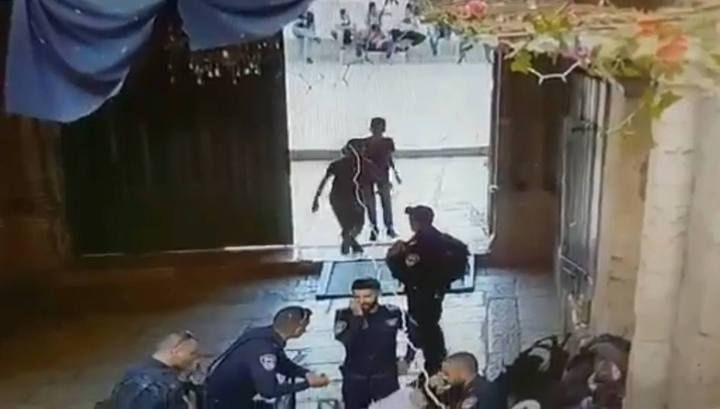 Подростки с ножами атаковали полицейских в центре Иерусалима