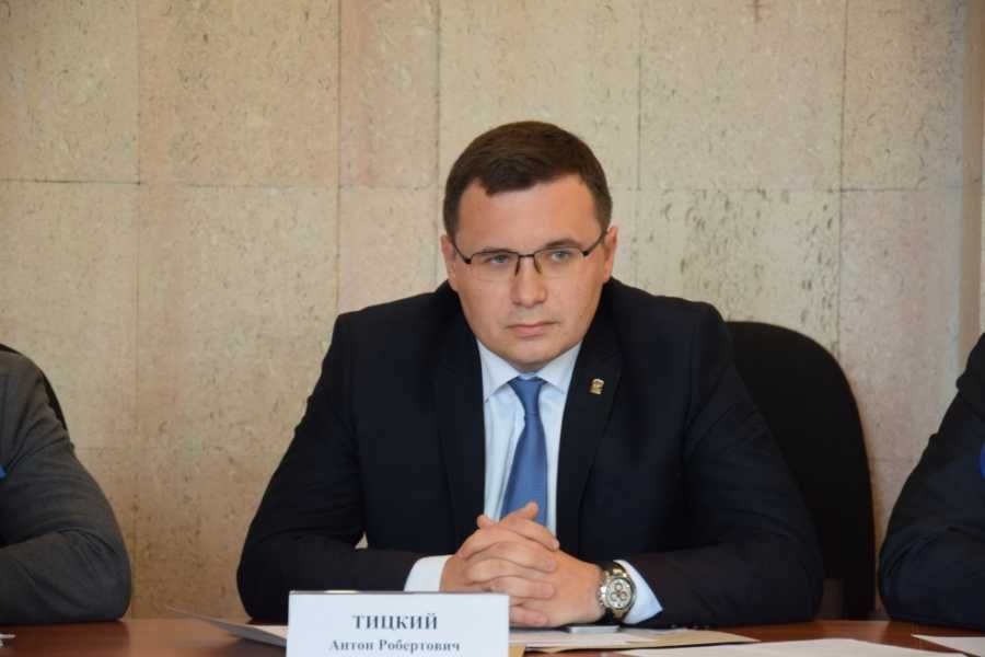 Глава Ленинского муниципалитета Антон Тицкий сложил полномочия – Независимое телевидение Севастополя