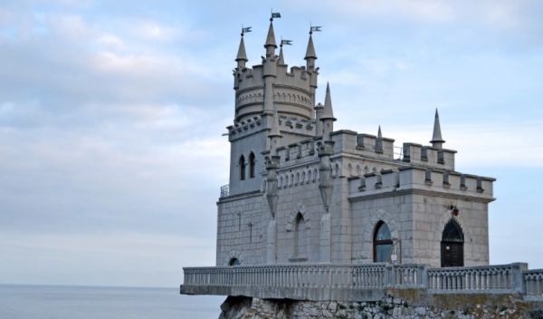 В Крыму ввели QR-коды для посещения общественных мест