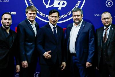 Заместитель председателя комитета по образованию, науке, культуре и спорту принял участие в награждении лучших кикбоксеров России