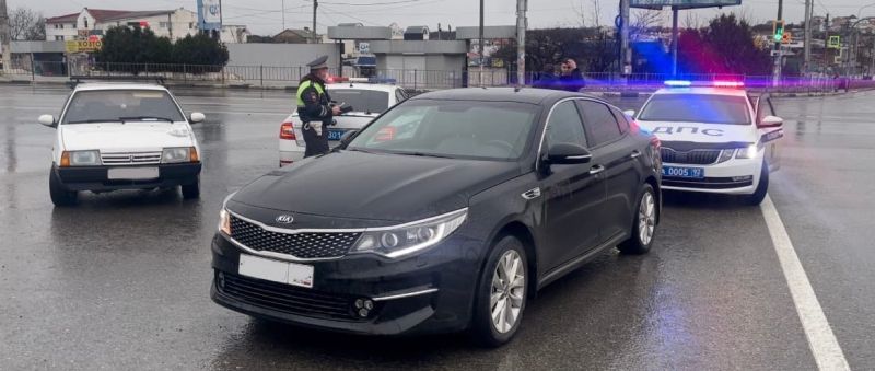 Автоинспекторы Севастополя во время профилактического мероприятия выявили двух злостных неплательщиков штрафов ГИБДД