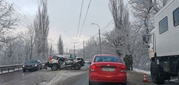Мужчина доставлен в больницу после ДТП на Ангарском перевале
