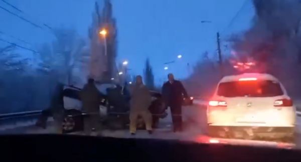 На Ангарском перевале внедорожник столкнулся с грузовиком