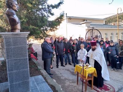 В Севастополе открыли памятник командиру Греческого батальона Балаклавы