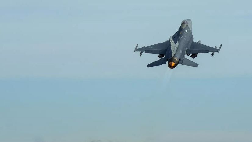 ������ ������� �� �������� ���������� �� ������������ F-16 ��� ���� �� ���������� ������