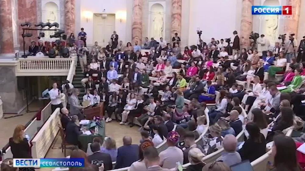 ������ 300 �����������, ���������������, ���������� � �������� �� 29 ����� ������� ��� ������ � �����-���������� �� ������ ������� �������