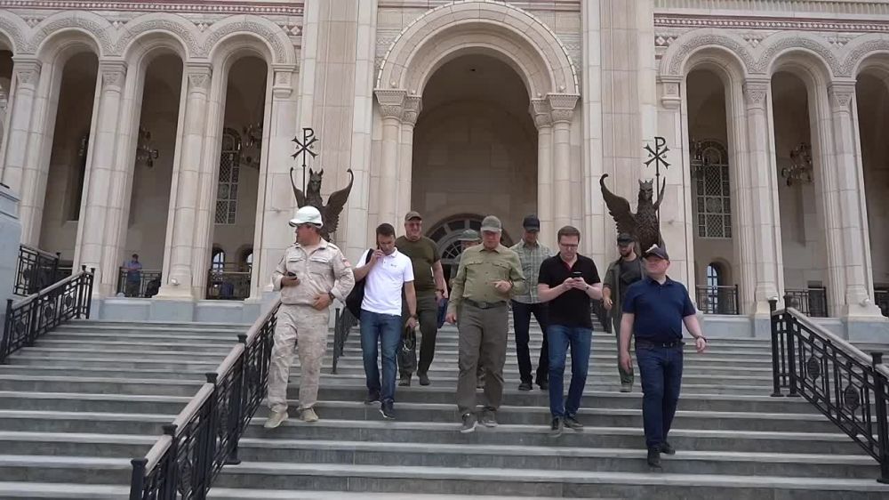 Марат Хуснуллин: Также посетил Севастополь. Провел совещание по развитию города