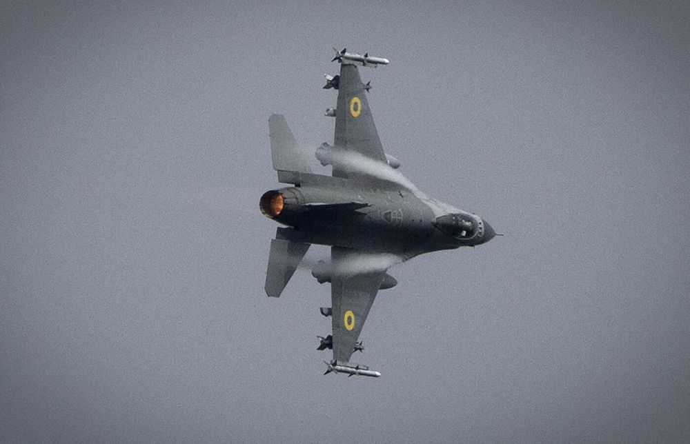 � ������� ����������������� �������� F-16 �� �������