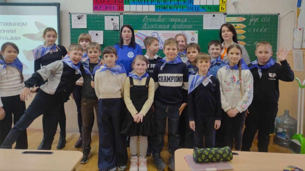 День домашних животных. Орлята школы № 35 вместе с Навигатором Детства Анастасией Киричишиной отметили День домашних животных