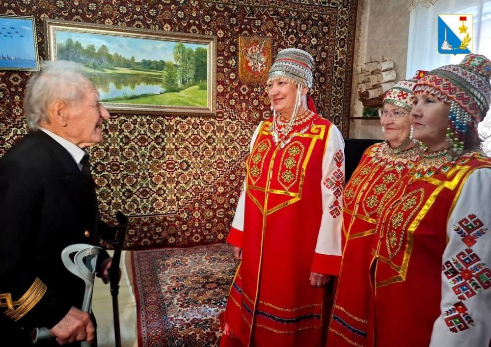 В рамках акции «В гости к ветерану» представители Чувашского национально-культурного общества Севастополя совместно с сотрудниками департамента внутренней политики и Дома ветеранов навестили участника Великой Отечественной...