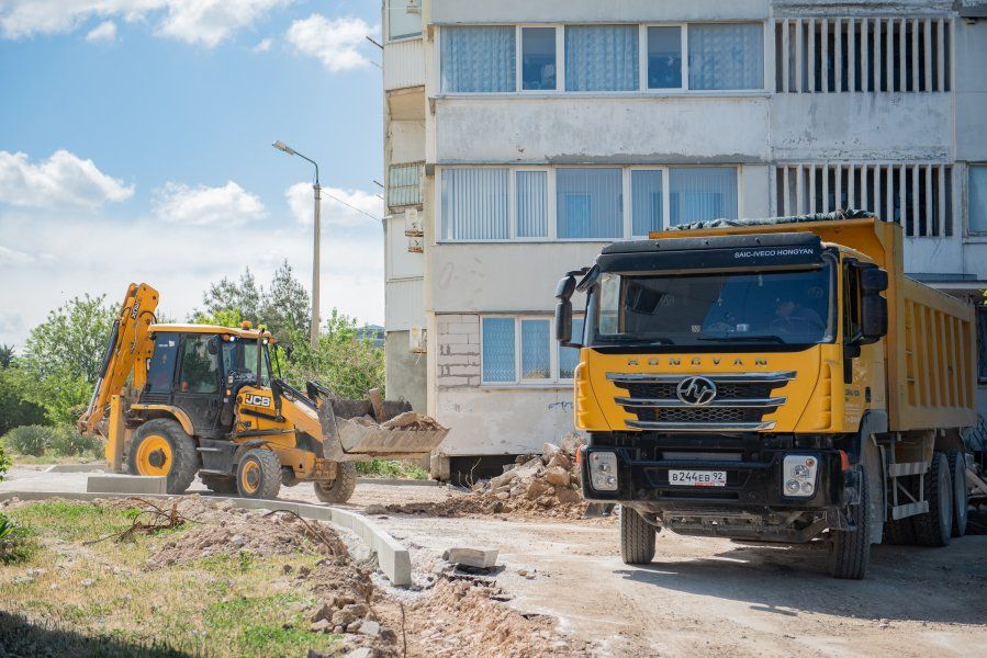 В городе продолжают ремонтировать внутриквартальные дороги