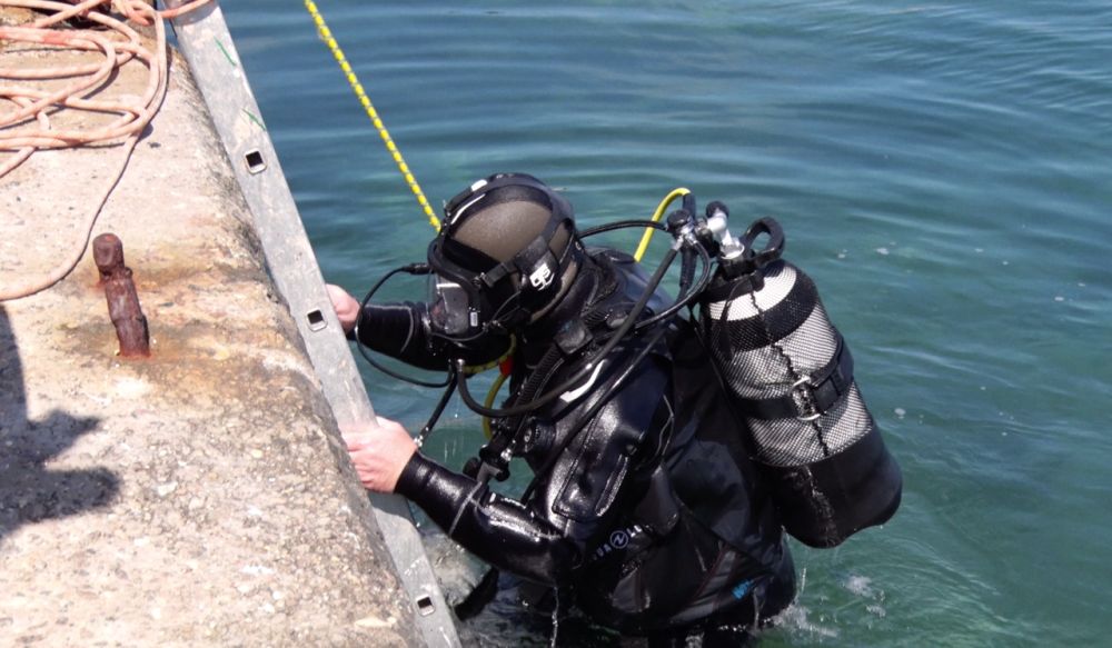 Работы под водой: учения водолазов прошли в бухте Омега