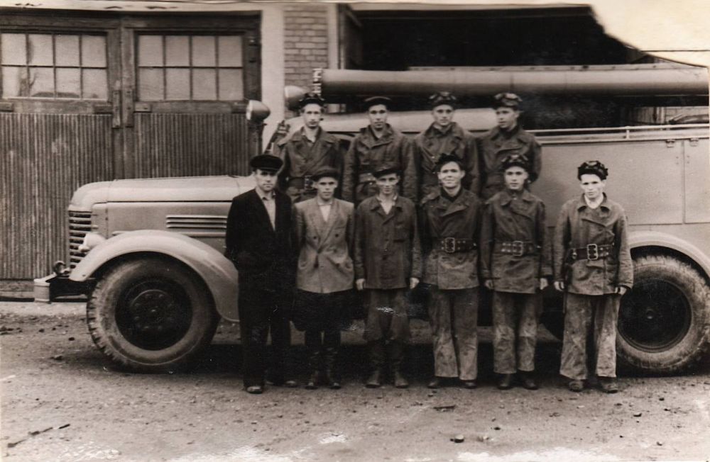  :    1953 