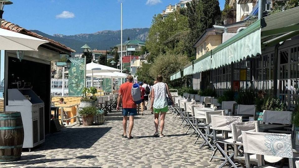 Не пусто, а густо! Что происходит на курортах Крыма в начале лета