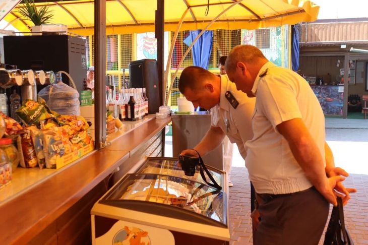 В общепитах на набережной Новофёдоровки нашли нарушения