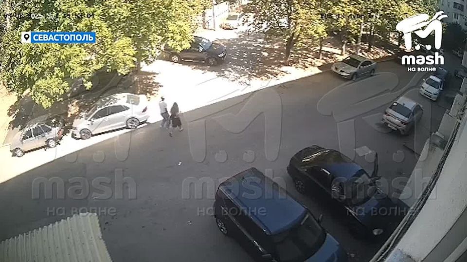 Джип сбил 16-летнюю девочку в севастопольском дворе