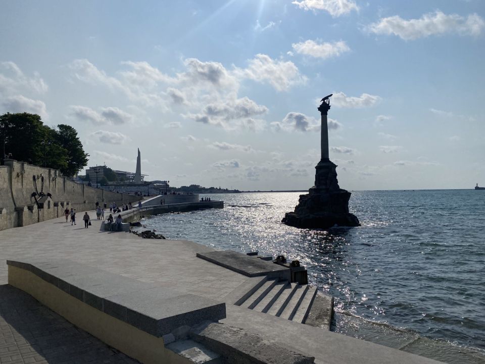 В Севастополе мужчина утонул после прыжка с пирса