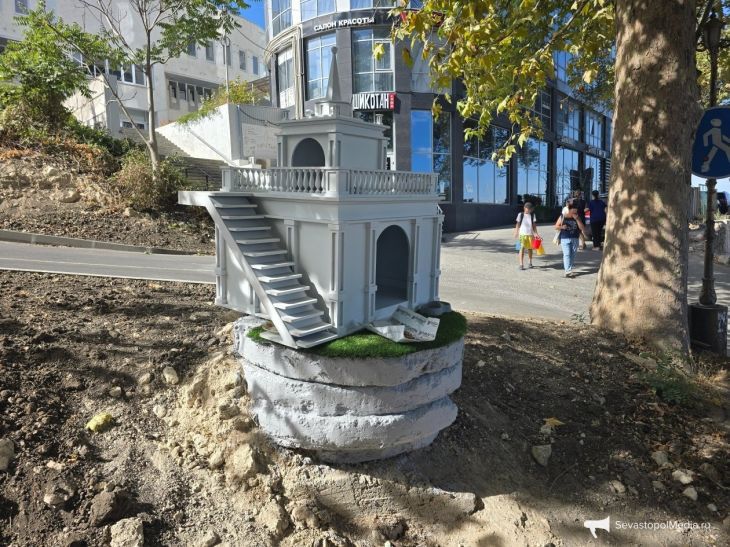 Три "особняка" для кошек соорудили волонтёры в Севастополе