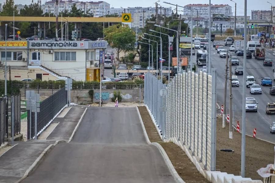 Запустили рабочее движение по дороге-дублеру, ведущей к двум детским садам и ФОКу на улице Вакуленчука