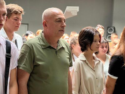 Алексей Жучков поздравил студентов торгово-экономического техникума с началом учебного года