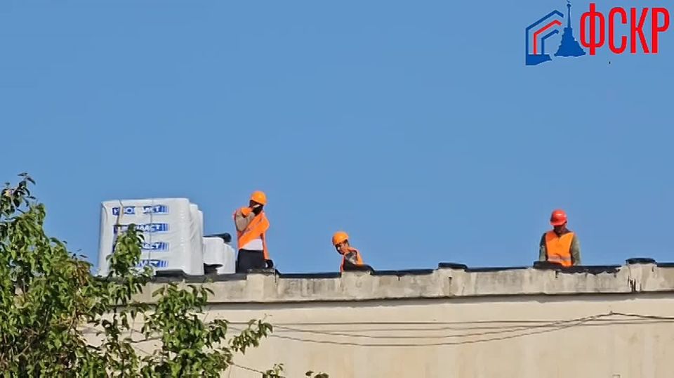 #КАПРЕМОНТ. Приветствуем, друзья В первую пятницу осени хотим рассказать вам подробнее о капремонте лотковой крыши 4 корпуса дома №110 по улице Горпищенко