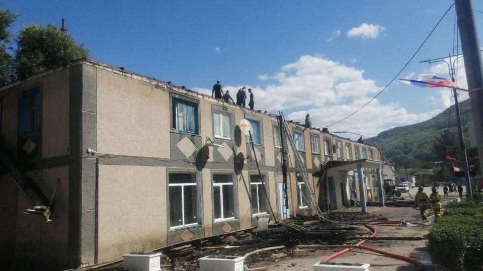 В селе под Севастополем загорелось общежитие – людей эвакуируют