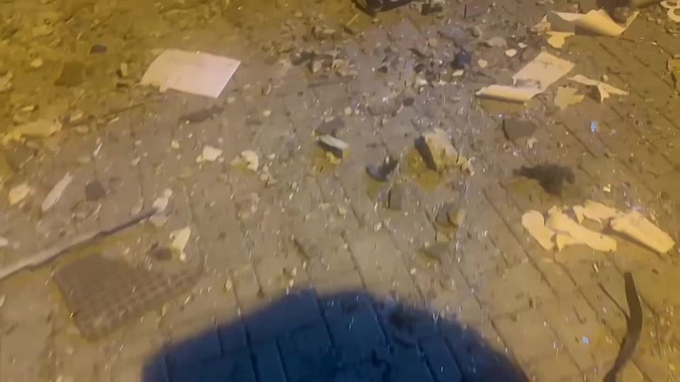 Школа повреждена в Донецке в результате атаки украинского БПЛА