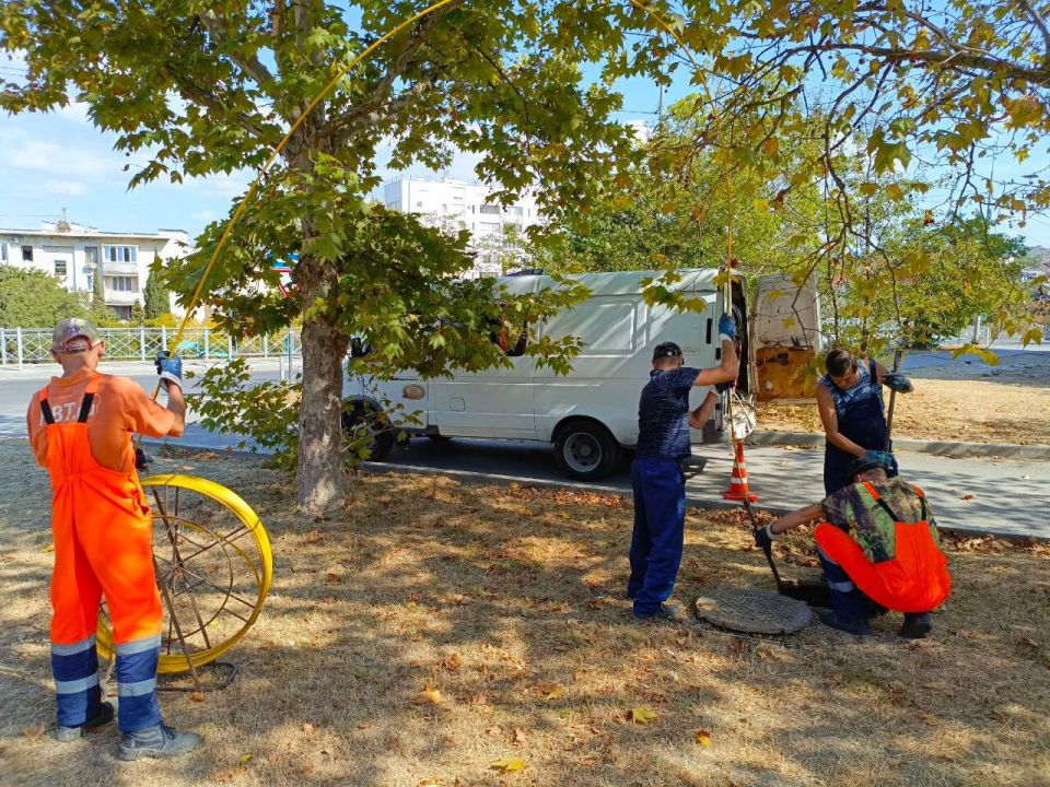 Водоканал: Рабочие моменты. устранение засоров колодцев