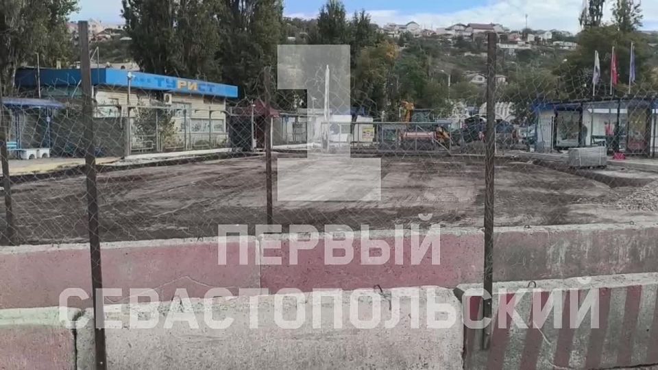 На автовокзале в Севастополе меняют дорожное покрытие – работы выполняют в два этапа