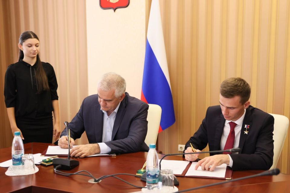 В Крыму сформировано 380 юнармейских отрядов